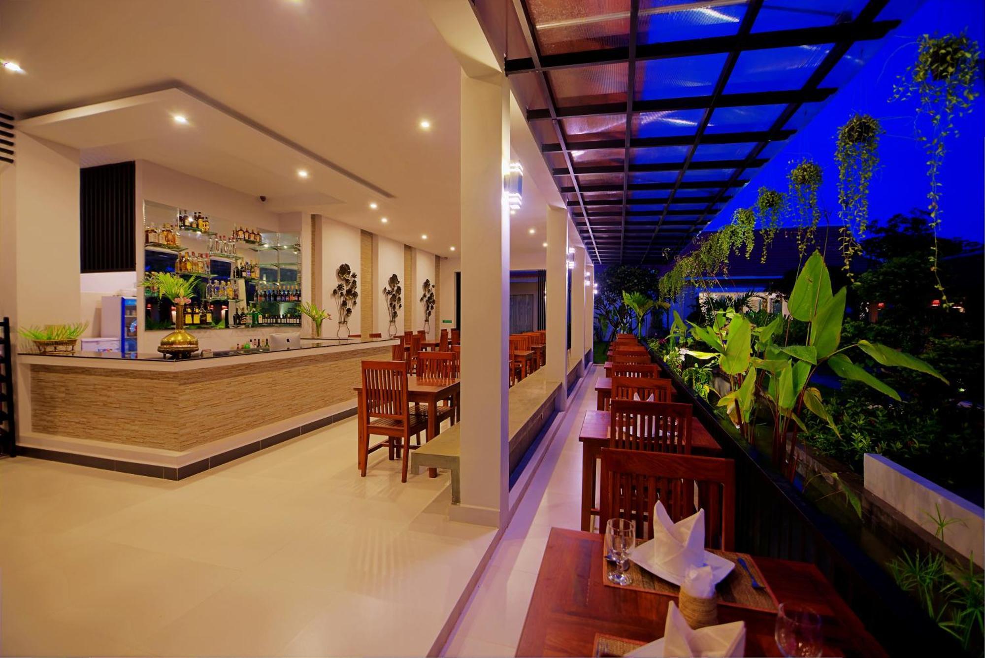 New Riverside Hotel เสียมราฐ ภายนอก รูปภาพ