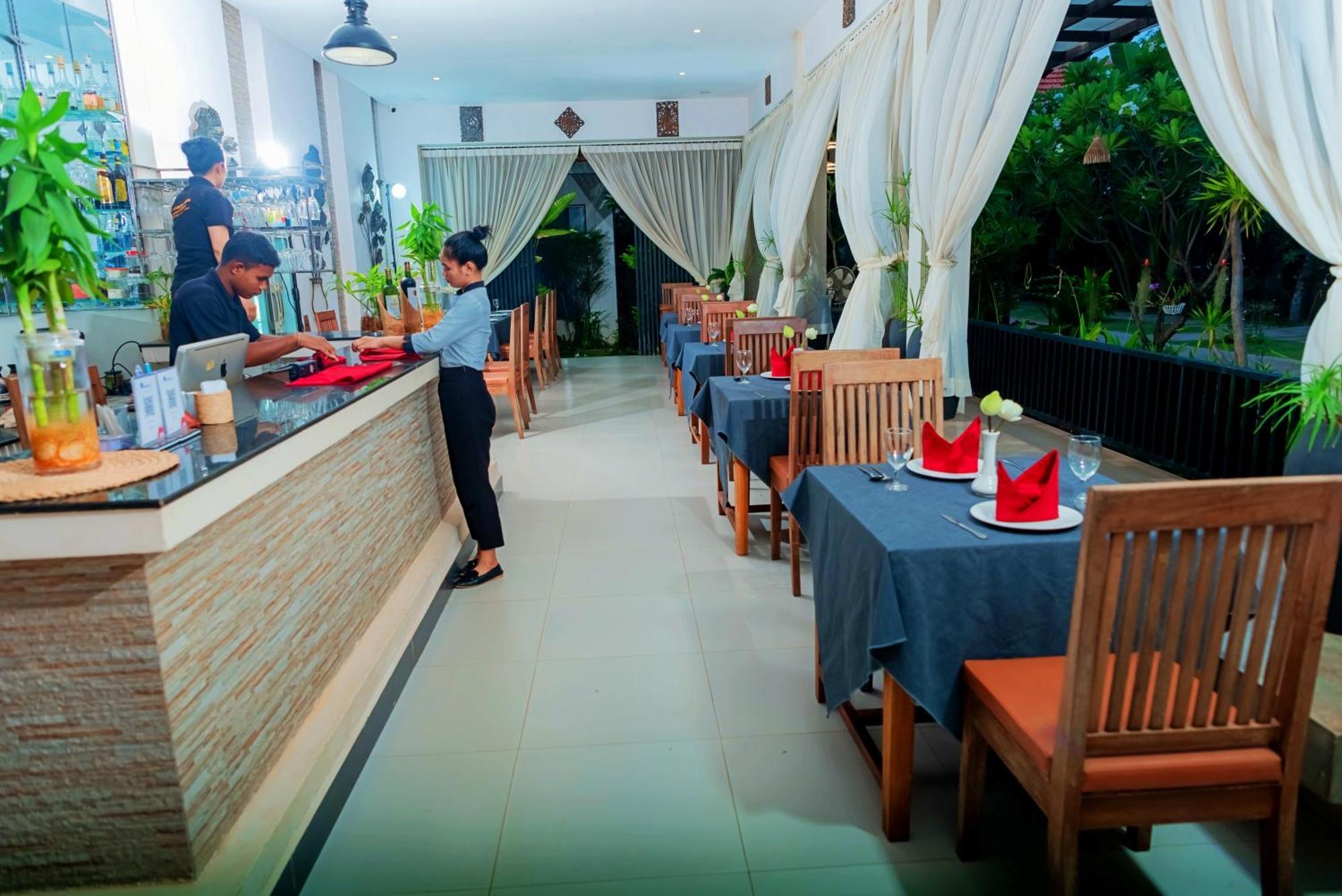New Riverside Hotel เสียมราฐ ภายนอก รูปภาพ
