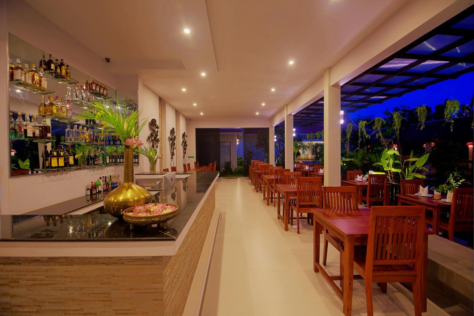 New Riverside Hotel เสียมราฐ ภายนอก รูปภาพ